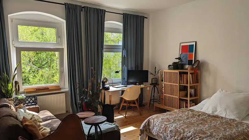 Lichtdurchflutete 1-Zi-Wohnung in Kreuzkölln ab 01.11.26 NACHMIETER | MÖBELÜBERNAHME ERFORDERLICH — photo 1
